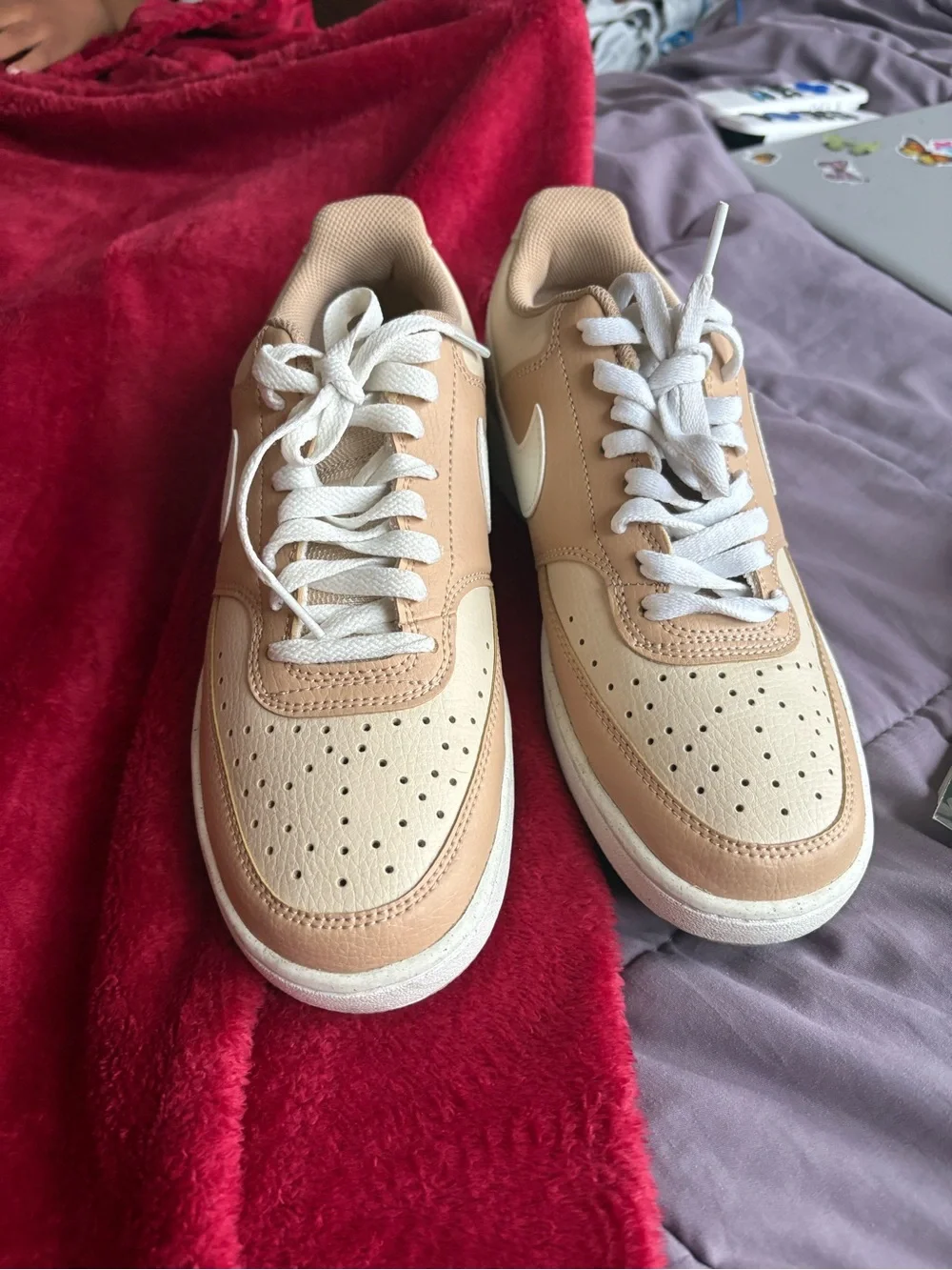 Nike Men's Low-Top Sneakers in Beige and Cream
